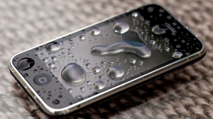 Cara menyelamatkan handphone yang terkena air